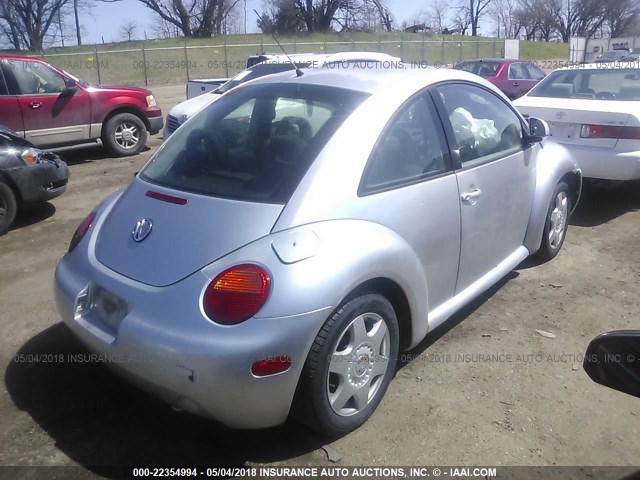 3VWBB61C8WM030476 - 1998 VOLKSWAGEN NEW BEETLE SILVER photo 4