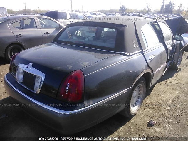 1LNHM82W1YY787797 - 2000 LINCOLN TOWN CAR SIGNATURE BLACK photo 4