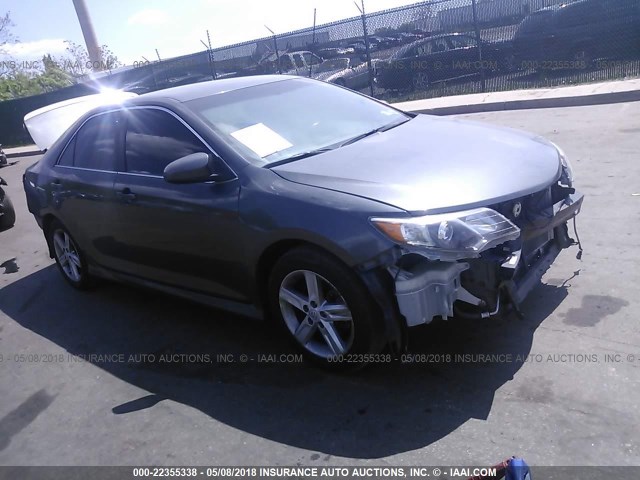 4T1BF1FK9CU180898 - 2012 TOYOTA CAMRY SE/LE/XLE 灰色 照片 1