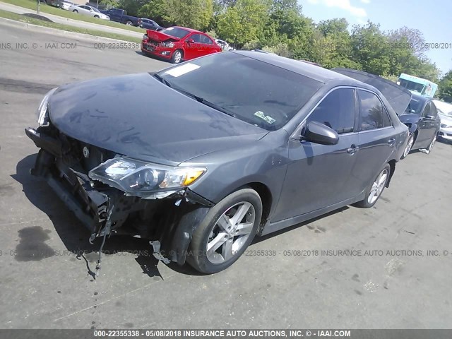 4T1BF1FK9CU180898 - 2012 TOYOTA CAMRY SE/LE/XLE 灰色 照片 2