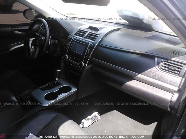 4T1BF1FK9CU180898 - 2012 TOYOTA CAMRY SE/LE/XLE 灰色 照片 5