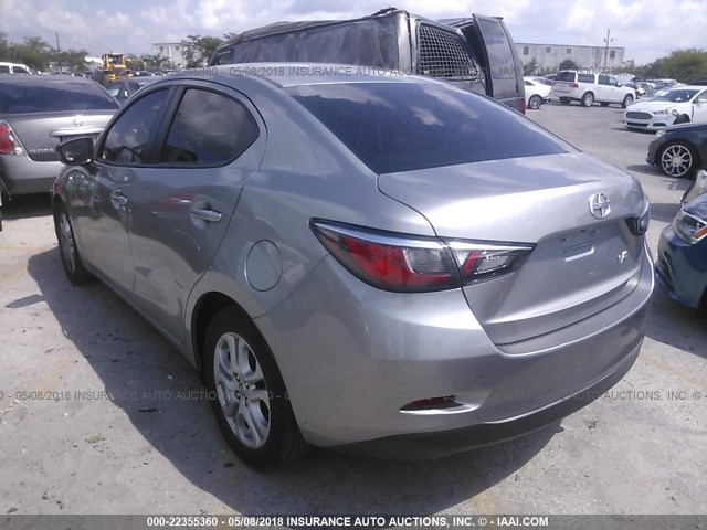 3MYDLBZV0GY136472 - 2016 TOYOTA SCION IA GRAY photo 3