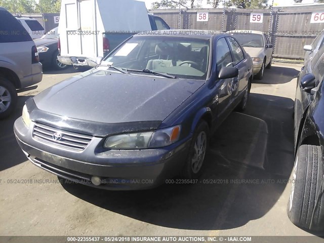 4T1BF28K0WU929384 - 1998 TOYOTA CAMRY CE/LE/XLE GRAY photo 2