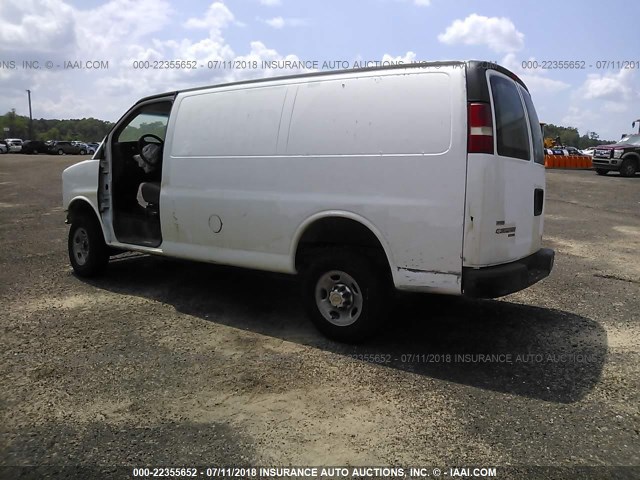 1GCWGFCA6B1187724 - 2011 CHEVROLET EXPRESS G2500  WHITE photo 3