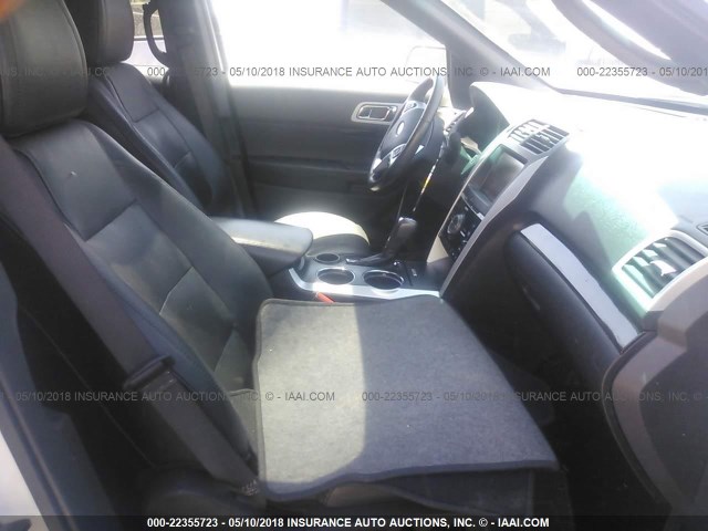 1FMHK7F83CGA86589 - 2012 FORD EXPLORER LIMITED 白色 照片 5