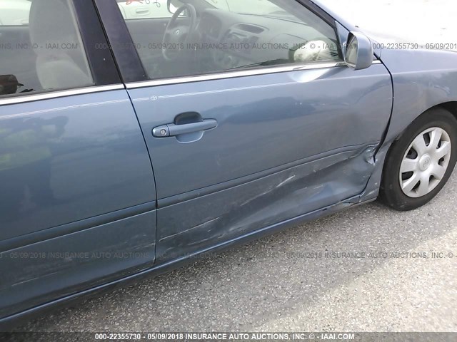 4T1BE32K42U582489 - 2002 TOYOTA CAMRY LE/XLE/SE ლურჯი ფოტო 6