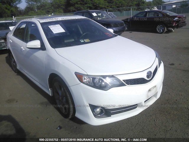4T1BF1FK2EU727450 - 2014 TOYOTA CAMRY L/SE/LE/XLE 白色 照片 1