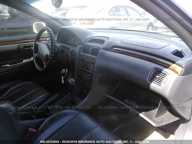 2T1CF22P71C428043 - 2001 TOYOTA CAMRY SOLARA SE/SLE ვერცხლისფერი ფოტო 5