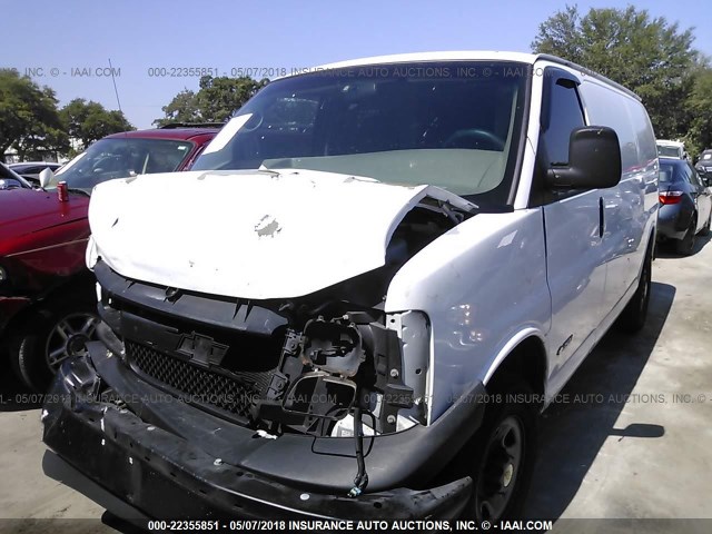 1GCHG35U851182253 - 2005 CHEVROLET EXPRESS G3500  WHITE photo 2