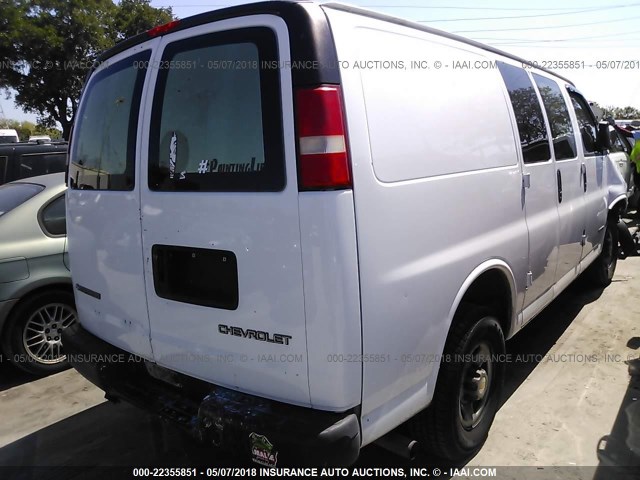 1GCHG35U851182253 - 2005 CHEVROLET EXPRESS G3500  WHITE photo 4