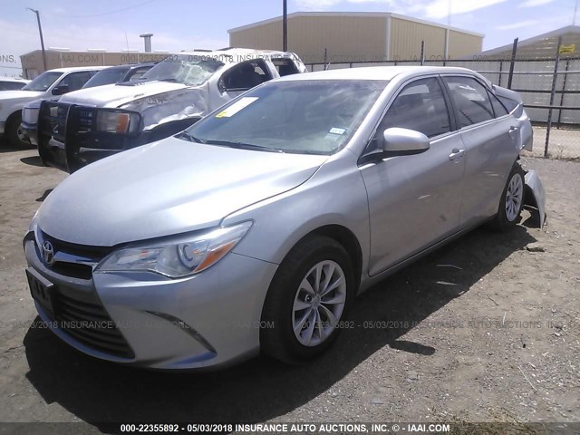 4T4BF1FK4GR530787 - 2016 TOYOTA CAMRY LE/XLE/SE/XSE 灰色 照片 2