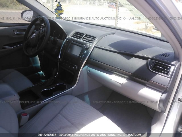 4T4BF1FK4GR530787 - 2016 TOYOTA CAMRY LE/XLE/SE/XSE 灰色 照片 5