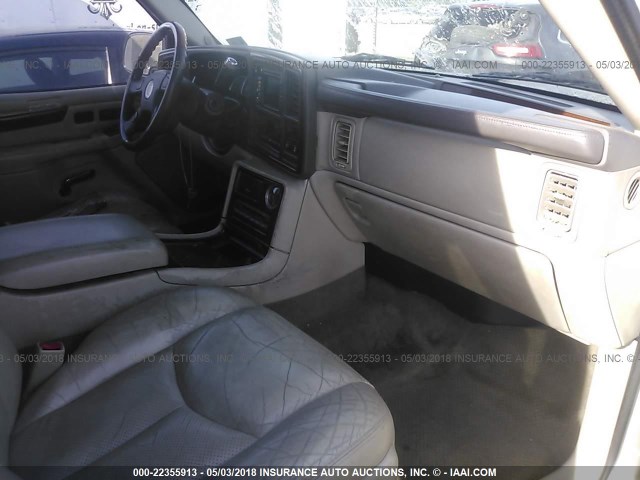 1GYEC63T84R181656 - 2004 CADILLAC ESCALADE LUXURY أبيض صورة 5