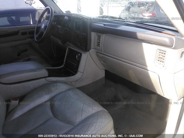 1GYEC63T84R181656 - 2004 CADILLAC ESCALADE LUXURY WHITE photo 5