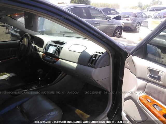 JTDBF30K920040347 - 2002 TOYOTA CAMRY LE/XLE/SE BLACK photo 5