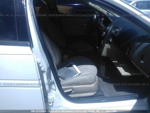 2G2WP552671203264 - 2007 PONTIAC GRAND PRIX WHITE photo 5