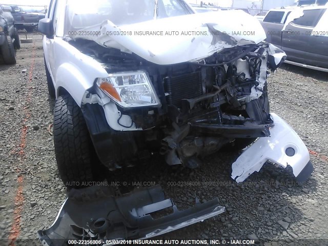 5N1AR18W86C659102 - 2006 NISSAN PATHFINDER LE/SE/XE WHITE photo 6