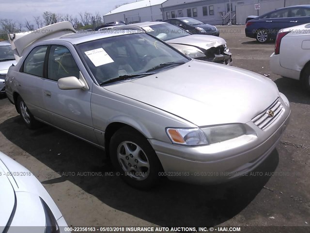 4T1BG22K5VU032551 - 1997 TOYOTA CAMRY CE/LE/XLE GOLD photo 1