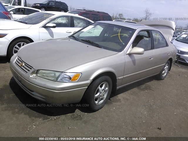 4T1BG22K5VU032551 - 1997 TOYOTA CAMRY CE/LE/XLE GOLD photo 2