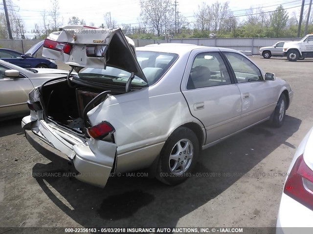 4T1BG22K5VU032551 - 1997 TOYOTA CAMRY CE/LE/XLE GOLD photo 4