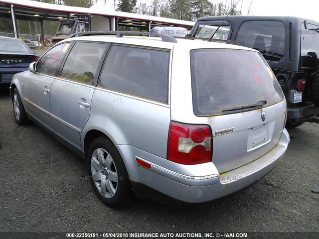 WVWWH63B62E418930 - 2002 VOLKSWAGEN PASSAT GLX 银色 照片 3