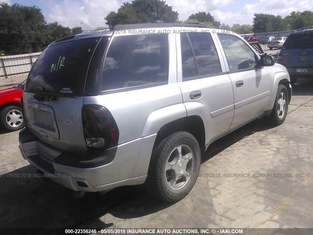 1GNDS13S272305942 - 2007 CHEVROLET TRAILBLAZER LS/LT SILVER photo 4