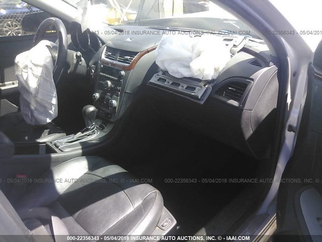 1G1ZE5EU0BF376207 - 2011 CHEVROLET MALIBU LTZ 银色 照片 5