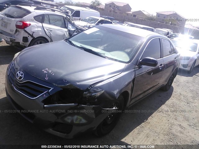 4T4BF3EK2BR161398 - 2011 TOYOTA CAMRY SE/LE/XLE GRAY photo 2