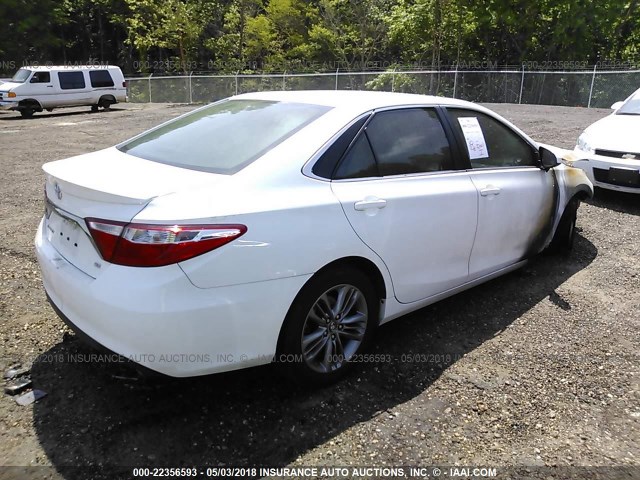 4T1BF1FK2HU356746 - 2017 TOYOTA CAMRY LE/XLE/SE/XSE WHITE photo 4