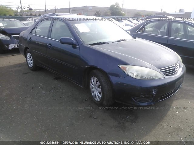 4T1BE32KX5U083958 - 2005 TOYOTA CAMRY LE/XLE/SE BLUE photo 1