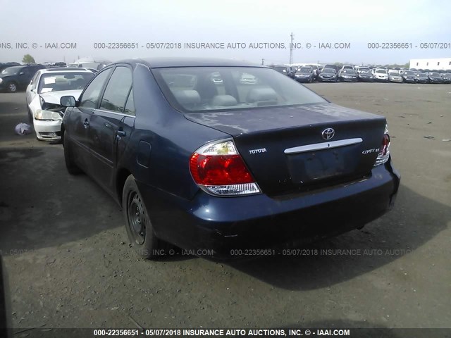 4T1BE32KX5U083958 - 2005 TOYOTA CAMRY LE/XLE/SE BLUE photo 3