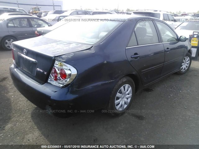 4T1BE32KX5U083958 - 2005 TOYOTA CAMRY LE/XLE/SE BLUE photo 4