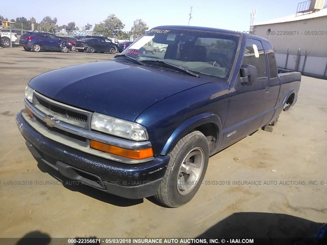 1GCCS19W728165732 - 2002 CHEVROLET S TRUCK S10 BLUE photo 2