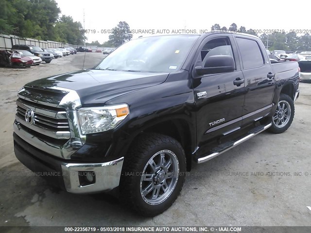 5TFDW5F10HX665951 - 2017 TOYOTA Tundra CREWMAX SR5/TRD PRO BLACK photo 2