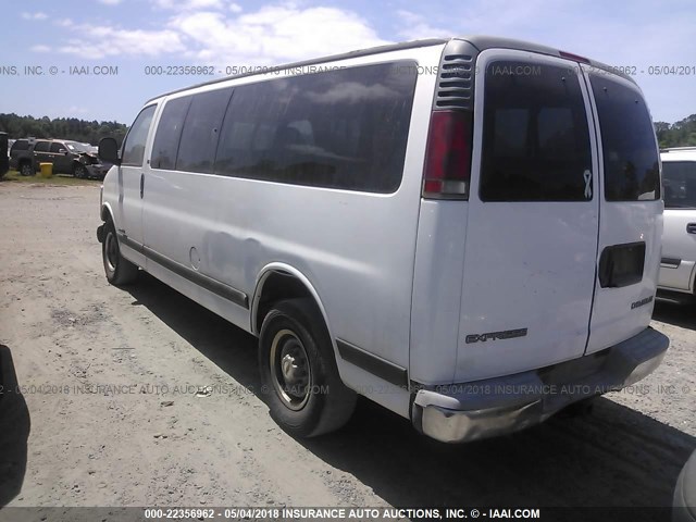 1GAHG39R221106120 - 2002 CHEVROLET EXPRESS G3500  WHITE photo 3