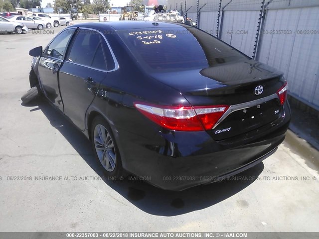 4T1BF1FK1GU145732 - 2016 TOYOTA CAMRY LE/XLE/SE/XSE BLACK photo 3