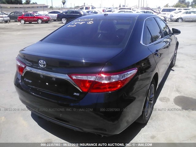 4T1BF1FK1GU145732 - 2016 TOYOTA CAMRY LE/XLE/SE/XSE BLACK photo 4
