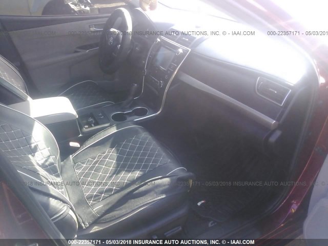 4T1BF1FK8GU582241 - 2016 TOYOTA CAMRY LE/XLE/SE/XSE RED photo 5