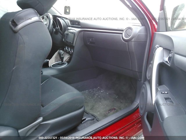 JTKJF5C79GJ026585 - 2016 TOYOTA SCION TC 红色 照片 5