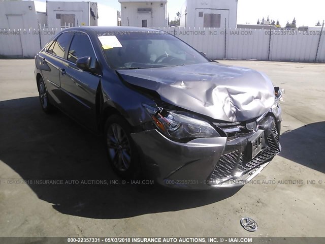 4T1BF1FK6GU212132 - 2016 TOYOTA CAMRY LE/XLE/SE/XSE GRAY photo 1