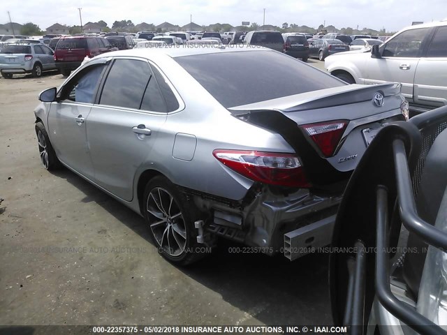 4T1BF1FK7FU914832 - 2015 TOYOTA CAMRY LE/XLE/SE/XSE SILVER photo 3