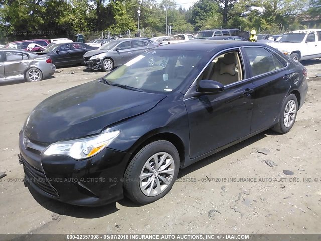 4T4BF1FK1GR558370 - 2016 TOYOTA CAMRY LE/XLE/SE/XSE BLACK photo 2