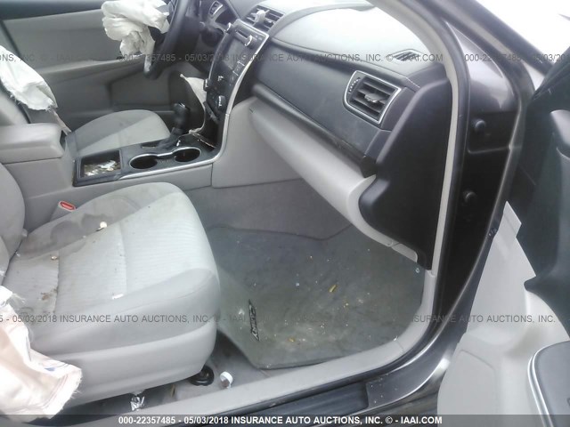 4T1BF1FK5GU505200 - 2016 TOYOTA CAMRY LE/XLE/SE/XSE 灰色 照片 5
