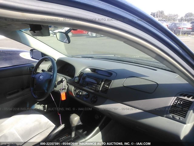 4T1BE32K24U324278 - 2004 TOYOTA CAMRY LE/XLE/SE BLUE photo 5