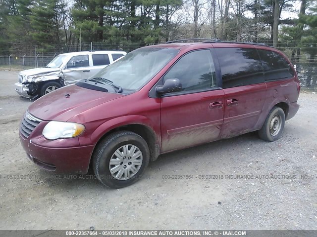 2C4GP44R55R512005 - 2005 CHRYSLER TOWN & COUNTRY LX MAROON photo 2