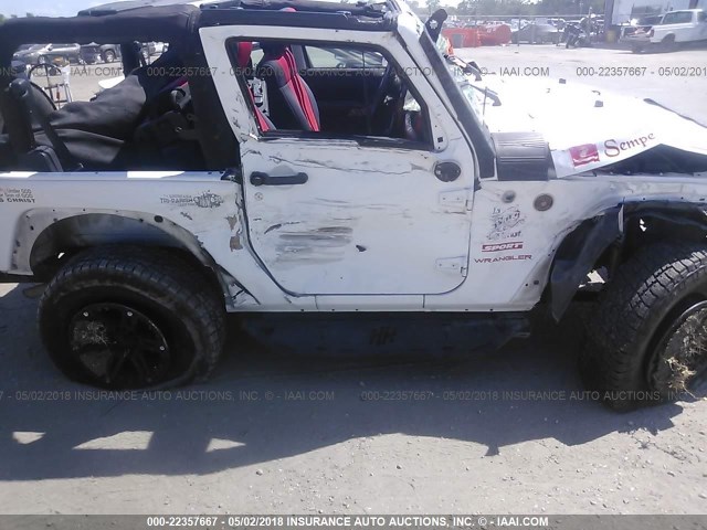 1C4AJWAGXCL284207 - 2012 JEEP WRANGLER SPORT 白色 照片 6
