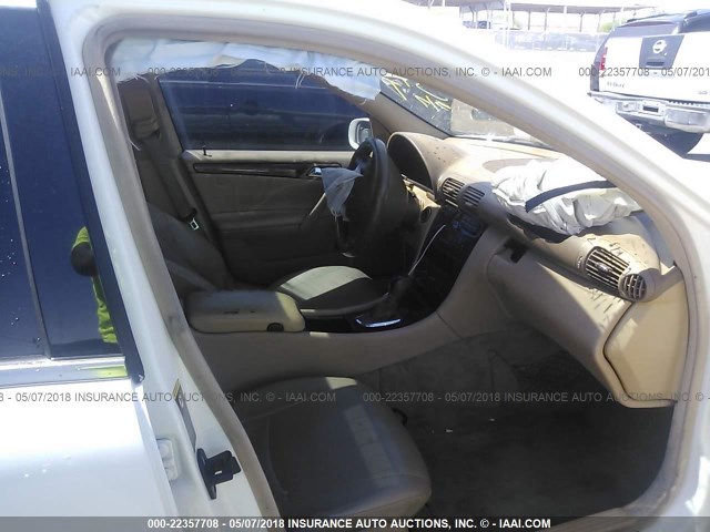 WDBRF61J44A550297 - 2004 MERCEDES-BENZ C 240 WHITE photo 5