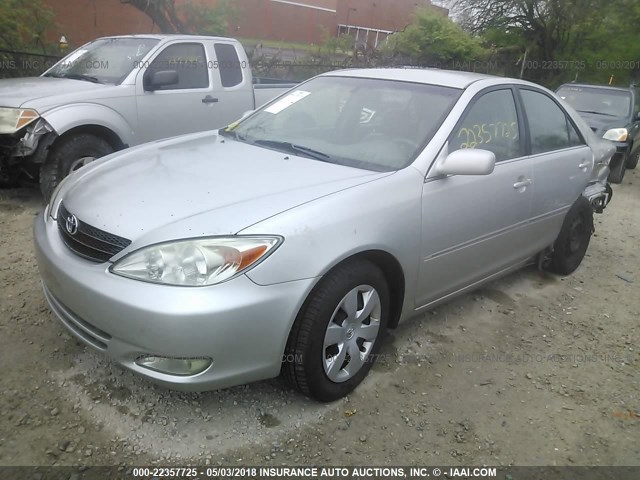 4T1BE32K03U727514 - 2003 TOYOTA CAMRY LE/XLE/SE SILVER photo 2