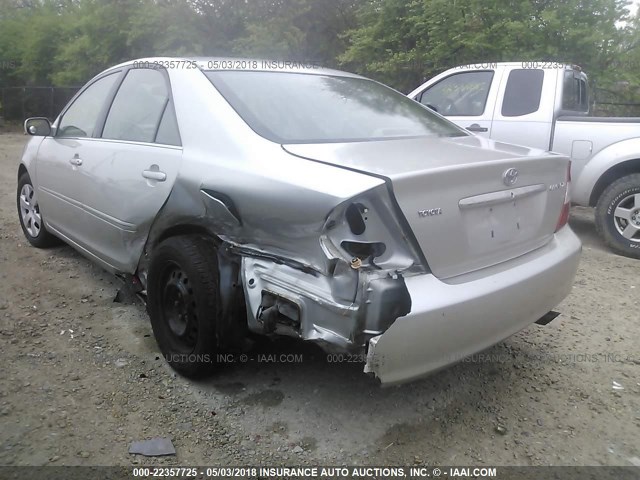 4T1BE32K03U727514 - 2003 TOYOTA CAMRY LE/XLE/SE SILVER photo 3