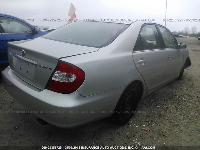 4T1BE32K03U727514 - 2003 TOYOTA CAMRY LE/XLE/SE SILVER photo 4